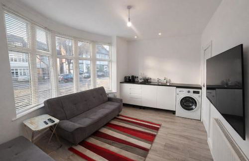 Cozy 1-Bed Flat Ideal for Short & Long Stays - Foto 4