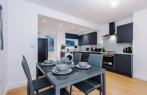 Comfy 3-BR Wirral Home | Free Parking & Wi-Fi - Foto 75