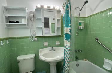 Bahama Beach Club Pompano - Fort Lauderdale - Charming and Cozy Studios & Apartments close to Beach with heated Pool - Photo 158