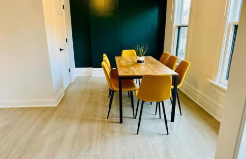 Jungle House Columbus Sleep 12 Downtown Ohio Free Parking - Near Convention Center & Nationwide Arena - 4BR Short North Luxury Home - Over 5,800 Five Star Stays - Foto 18