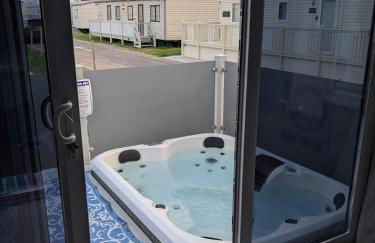 Serenity - Luxury Hot Tub, Sunnymede, Fantasy Island, Ramped Access, Parking, 2 dogs max - East Coast Holidays - Foto 1