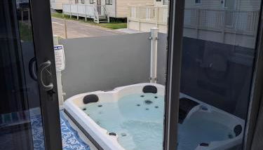 Serenity - Luxury Hot Tub, Sunnymede, Fantasy Island, Ramped Access, Parking, 2 dogs max - East Coast Holidays - Foto 1