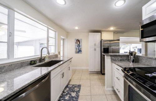 Beautiful 2bd with River Views & Amazing Sunsets in Ft Myers - Foto 17