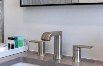 3 Bdrm 3 Full Bath Tower View walk up - Foto 7