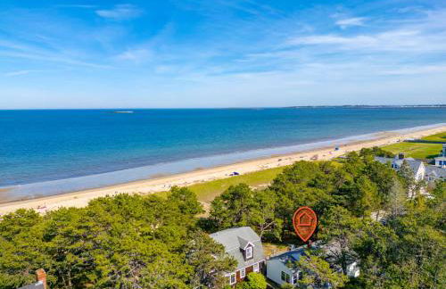 Beachfront Just steps and you're on the beach - Photo 2