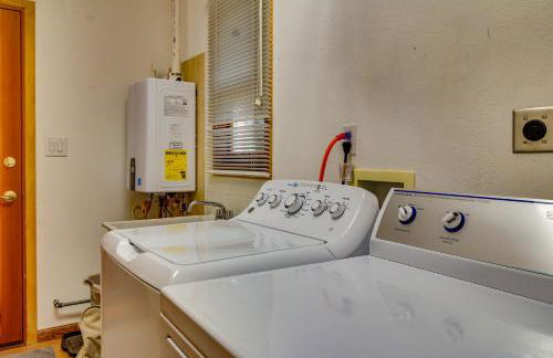 Hike, Fish and Relax Fireside! Forest Lakes Cabin - Foto 24