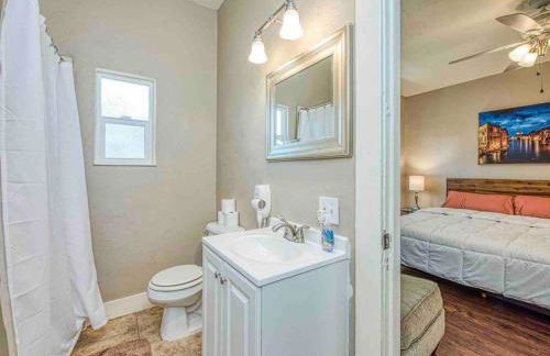 2 King Beds! Fantastic Stylish Bungalow home! - Foto 9