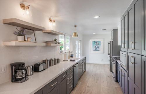 #Marbella Lane - Cozy Modern Home with Relaxing Design & Pool - Foto 28