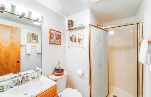 On-Site Lake and Pool Access Cabin in Newland! - Foto 14