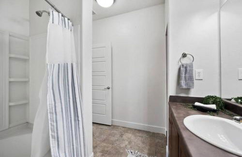 Bee Chic in SoJo w/hot tub+gym+local ski slopes - Foto 15