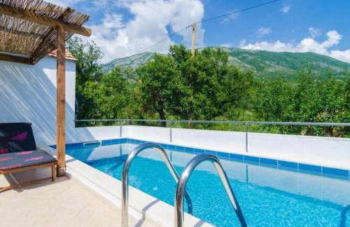 Villa Dalmatian Gem - Two-Bedroom Villa with Terrace and Swimming Pool - Photo 44