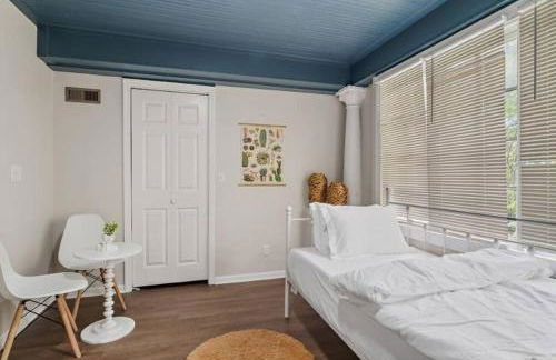 2 Units Combined - Historic 5BR - 2 Living - 2 Kitchens - Photo 19