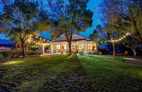 Luxury 6 BR Home Large Pool & Spa with Grassy Yard - Photo 63