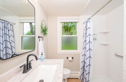 4BR 2BA Dog Friendly 3 Kings Walk to Lambeau - Foto 18