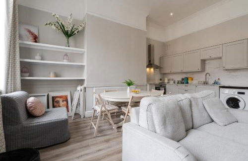 Central L1 Stay, Close to all Attractions, Parking Nearby - Foto 9