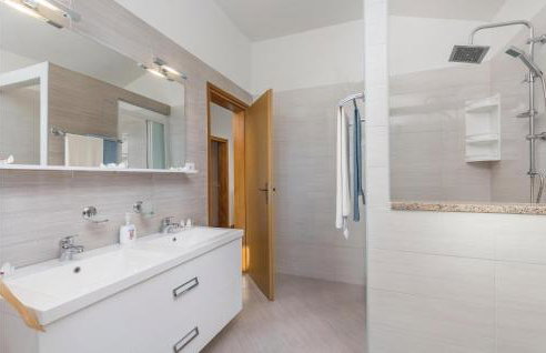 Awesome Home In Nedescina With Kitchen - Foto 33