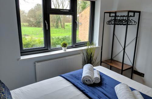 Crown Meadow - 4 Bedroom House - Heathrow - ExcellentStays - Photo 5