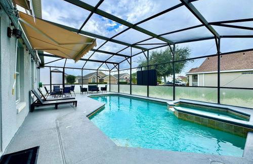 Modern 4BR 2BA with pool in gated community - Foto 26