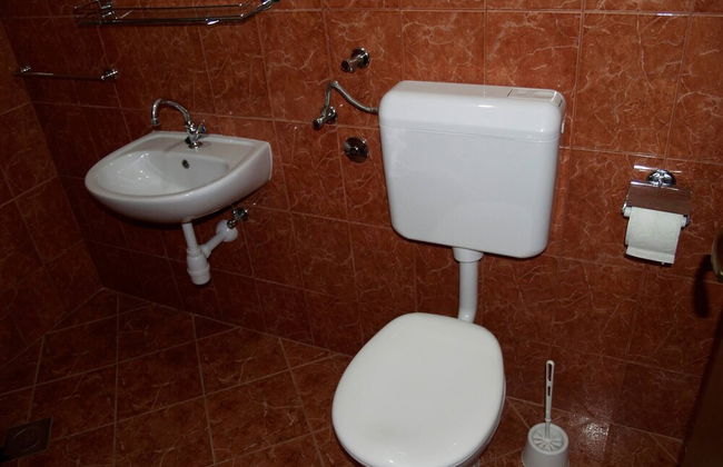 Spacious Robinson House Iris With Pool - Photo 13