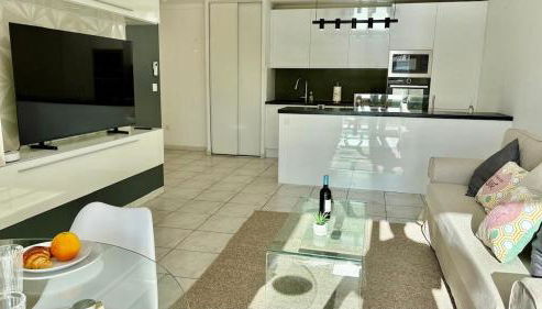 Juana YourHostHelper - Photo 4