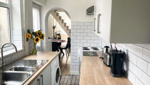 The Racecourse - Quaint Victorian Home With Free Parking - Foto 5, stove, pet friendly, minibar