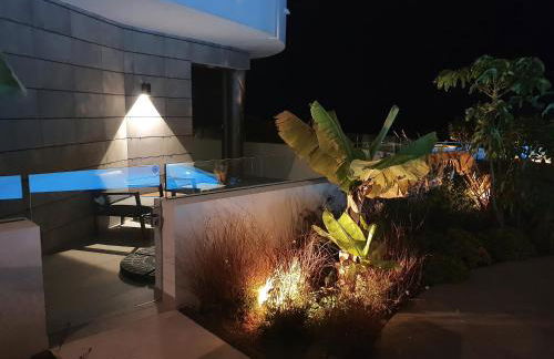 Luxury beachfront apartment with pool, sauna, fitness and gym in province Malaga, Andalusia - Photo 6