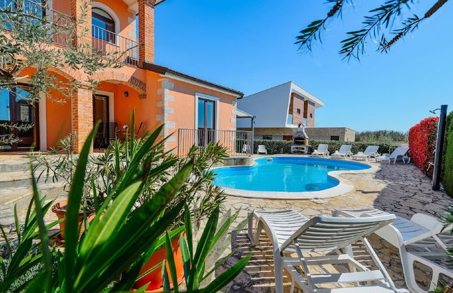 Spacious Holiday Home in Visnjan With Private Pool - Foto 1