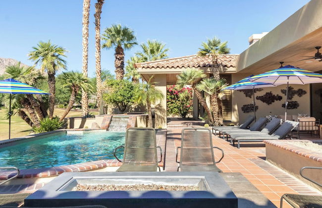 Moonshine by Avantstay Modern & Stylish Estate w/ Bar, Fire Pit & Hot Tub 5 bd - Foto 35