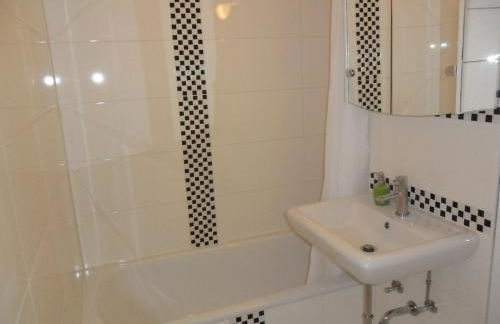 3-Zi Atelierdachwohnung mit Bergblick Seenähe und 2 Loggia - Foto 22