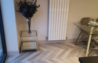 London 2BR Retreat with Free Parking & City Access - Foto 9