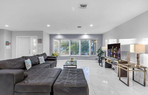 Stunning 4 Bedrooms House with Pool 6 minutes to the Ocean - Foto 78