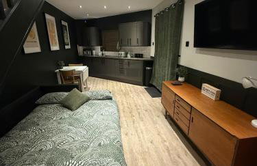Studio 77 - Stylish 1 Bedroom End Terrace House - Foto 33