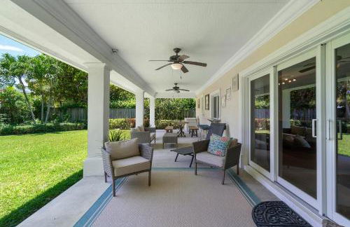 Across from Beach - Renovated Coastal Home, Gourmet Kitchen & Jetted Tub - by Maven Vacation Rentals - Foto 25