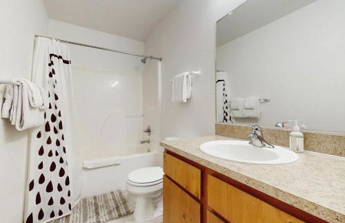 Brooke and Dan's Retreat -3 bedroom home plus a 2 bedroom apartment - Foto 23