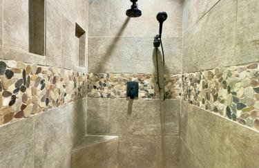 Spacious Family Gem, Close to Lake, Hot Tub - Foto 8