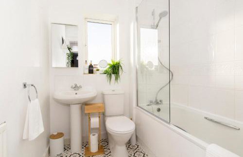 Workers Families Pet Friendly 7Bed 2Bath and WC Free Parking Garden 14PPL - Photo 31