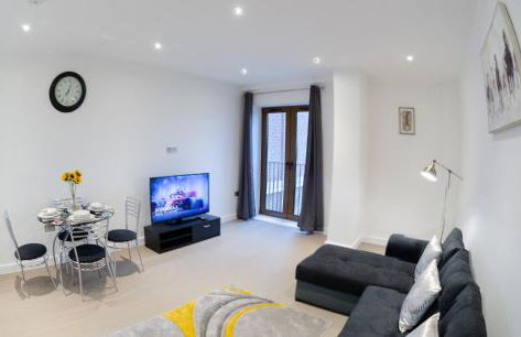 Cosy 1 Bed Apartment in Centre of St Albans - FREE Parking - 5 min walk to St Albans city centre & Railway station - Big Savings on Longer Stays!! - Photo 4