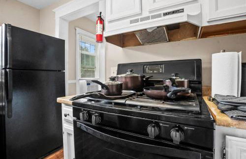 Entire Spacious Home Near DC - Photo 19