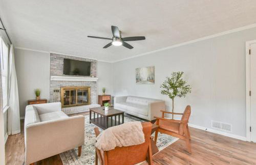 Cozy Home with Arcade, Ping Pong & Fenced Backyard - Foto 2