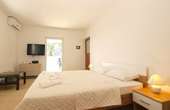 Apartment 1215 - Photo 5