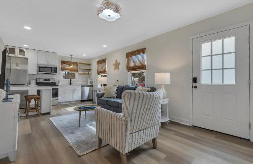 Beachy 3BD Bungalow One Block from Scenic Walkway - Foto 1