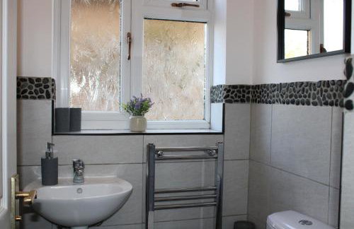 ELY House with FREE private parking - Photo 12