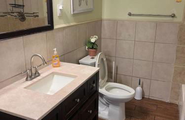 Spacious Room in shared home 9 Min to Convention Center - Foto 7