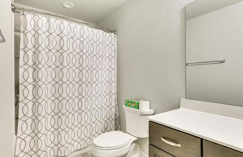 Spacious and Modern Home with Deck in Oregon! - Foto 30