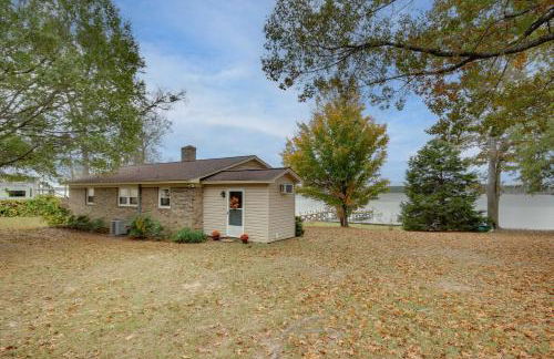 Lakefront House with Boat Ramp, Dock and Sunset Views! - Foto 25