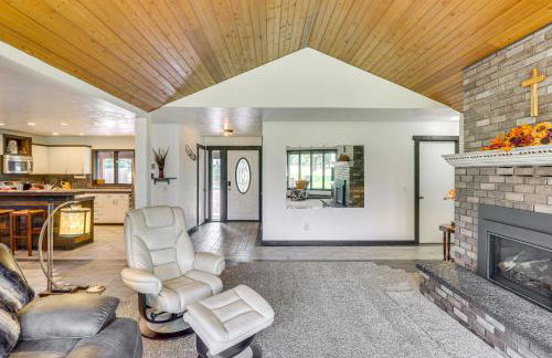 Deck and Mtn Views Libby Home on Golf Course! - Foto 6