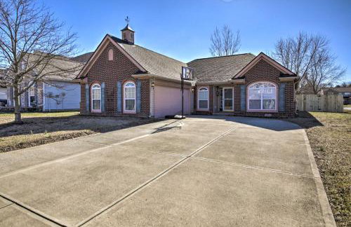 Family Home with Yard about 15 Mi to Downtown! - Foto 1