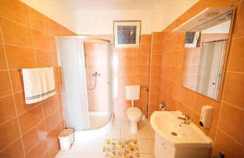 Apartmani Lucky with beautiful sea view - Photo 12