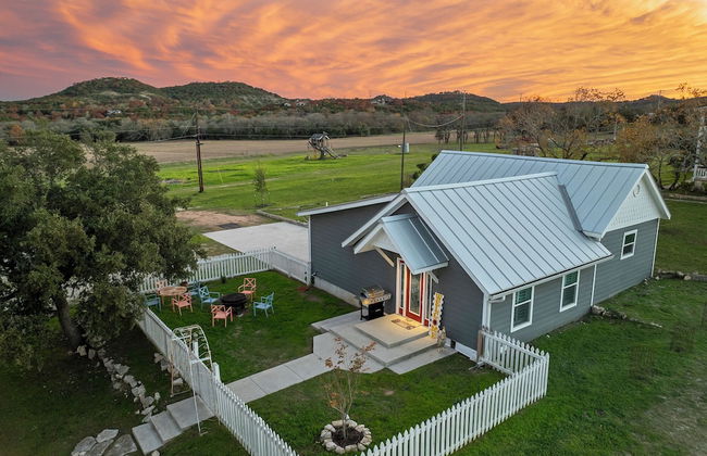 Kingsby Cottage - 1BR & Mountain Views - Photo 19