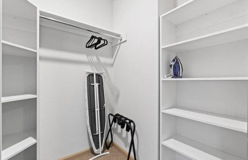 Luxe 2B/2B Getaway - Pool, Gym, Garage, Pet Wash - Foto 11